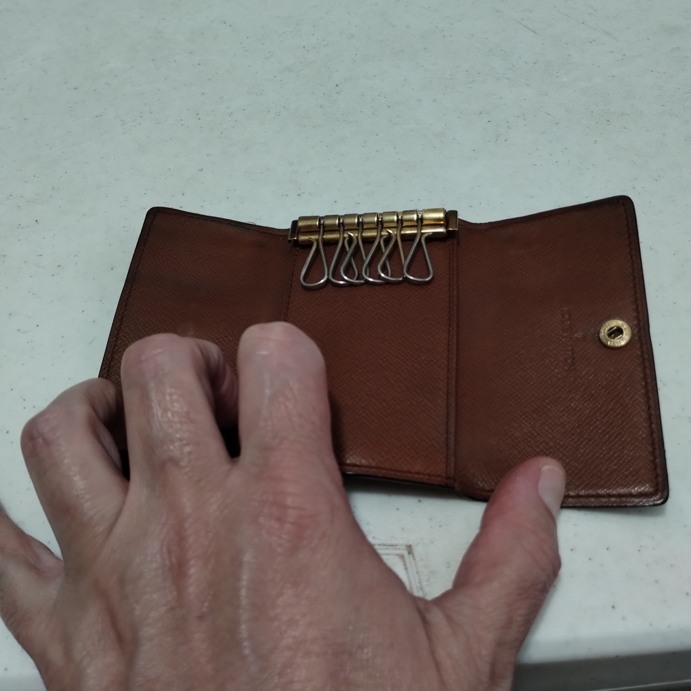 Authentic LV Louis Vuitton Brown Mono Key Holder with All Keys and COA - Picture 8 of 14